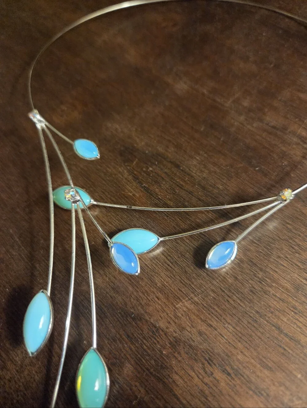 Elegant Blue-Green Leaf Pendant Necklace - Women Jewelry